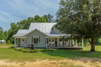 5211 Agricola Latonia Rd, Lucedale, MS 39452