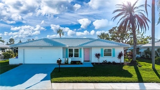 1318 Bottlebrush Dr, Bradenton, FL 34208