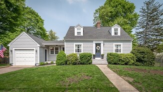 9 Arlington St, South Hamilton, MA 01982
