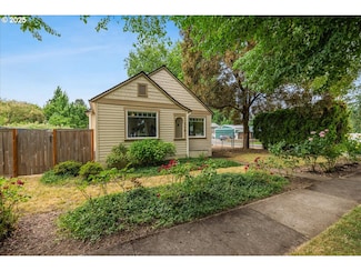 114 W 4th St, Newberg, OR 97132