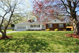 40 Lawrence Ln, Lexington, MA 02421