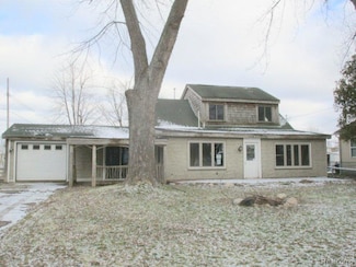 124 Roselawn St, Algonac, MI 48001