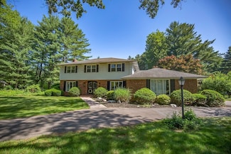 40 Wildwood Ln, South Hadley, MA 01075