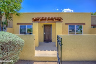 8371 E Via Arboleda, Tucson, AZ 85710