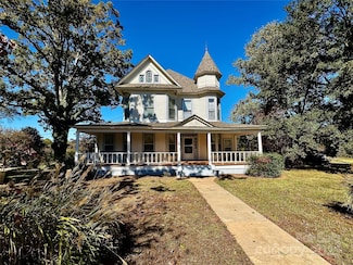 4689 Lakeview Acres Rd, Valdese, NC 28690