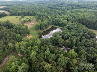 1360 Skunk Hollow Rd, Campobello, SC 29322