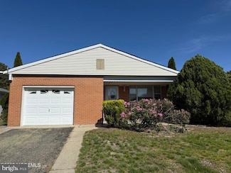 2 Santo Domingo Dr, Toms River, NJ 08757