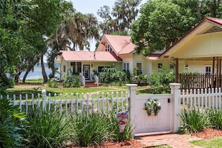 561 SE Lakeview Dr, Keystone Heights, FL 32656