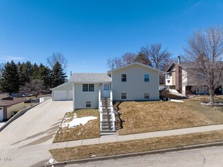 922 N 31st St, Bismarck, ND 58501