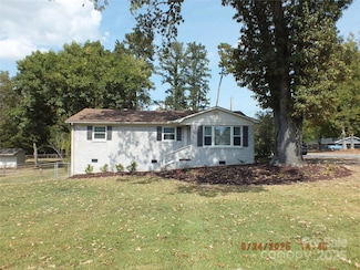 1402 University Dr, Lancaster, SC 29720