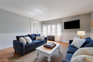 28 Narragansett Ave Unit 1, Newport, RI 02840