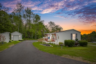 1121 Lewiston Rd, Topsham, ME 04086