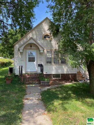 1823 W 19th St, Sioux City, IA 51103