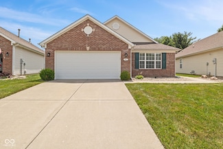 882 Lincoln Park Dr W, Greenwood, IN 46142