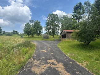 218 Hatfield Rd, Menallen Township, PA 15408