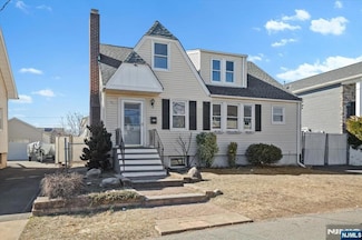 19 Woodward St, Saddle Brook, NJ 07663