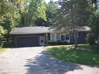 15 E Whitechapel St, Mazomanie, WI 53560