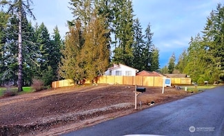 180 E Lakeland Way, Allyn, WA 98524