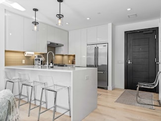 32 Traveler St Unit 505, Boston, MA 02118