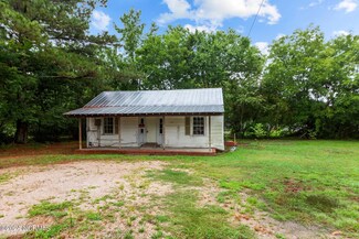 6808 E Main St, Walstonburg, NC 27888