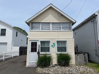 9 Wood Ave, Milford, CT 06460