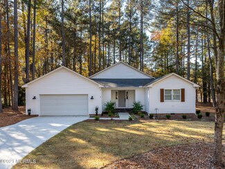 440 Lobelia Dr, Vass, NC 28394