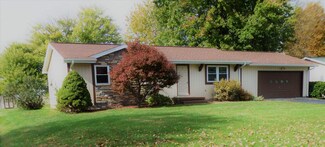 137 Country Ct, Loogootee, IN 47553