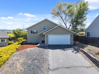 2330 James Martin Ct, Klamath Falls, OR 97601