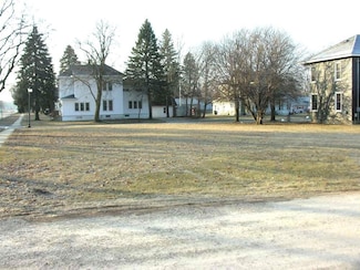 215 S 7th St, Osage, IA 50461