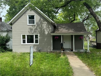1207 S 2nd St, Leavenworth, KS 66048