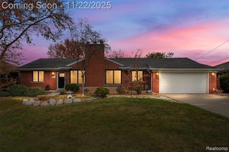 22429 Lakecrest St, Saint Clair Shores, MI 48081