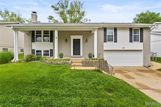 1064 Pinrun Dr, Ballwin, MO 63011