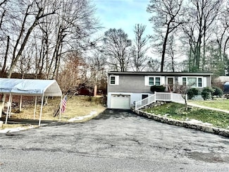 10 Mimosa St, Lake Peekskill, NY 10537