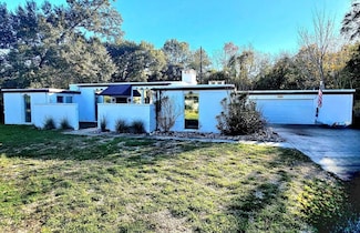 1901 Southwood Dr, Baytown, TX 77520