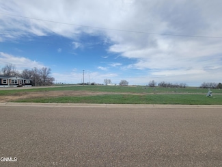 301 Hickman St, Grenora, ND 58845