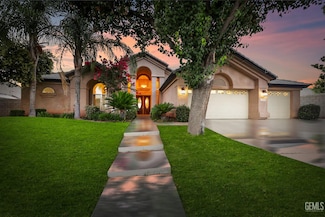 12504 Crown Crest Dr, Bakersfield, CA 93311