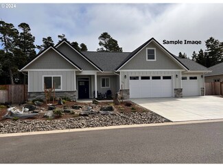 415 Tournament Dr, Florence, OR 97439