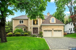 172 Alpine Dr, Closter, NJ 07624