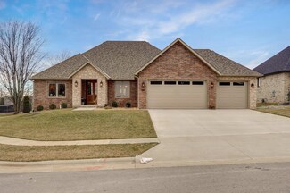 1511 N Meadowood Ave, Springfield, MO 65802
