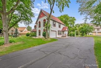 740 Victoria Dr, Woodstock, IL 60098