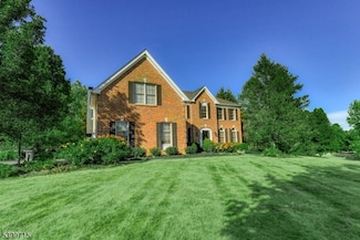 5 Hidden Valley Way, Asbury, NJ 08802