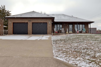 2206 E Parkwood St, Springfield, MO 65803