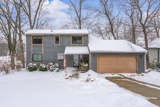 343 S Fork Dr, Plainwell, MI 49080