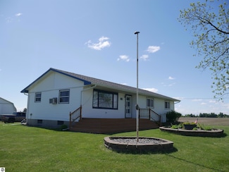 1992 N 7 Mile Rd, Pinconning, MI 48650