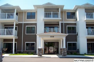 809 7th Ave N Unit 106, Clear Lake, IA 50428