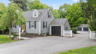 9 Oak St, Wayland, MA 01778