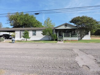 506 W 2nd St, Goldthwaite, TX 76844