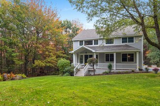 32 Mitchell Ln, Thomaston, ME 04861