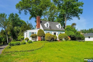 151 Godwin Ave, Wyckoff, NJ 07481