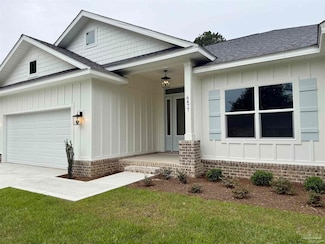 6477 Bay Oaks Dr, Milton, FL 32583